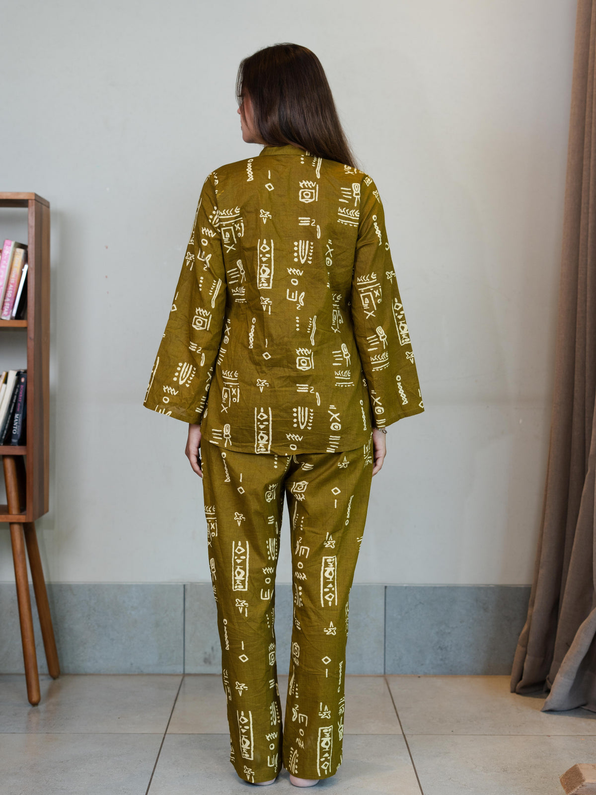 Women's Ethnic Printed Co-Ord Set with V-Neck Top & Straight-Fit Pants