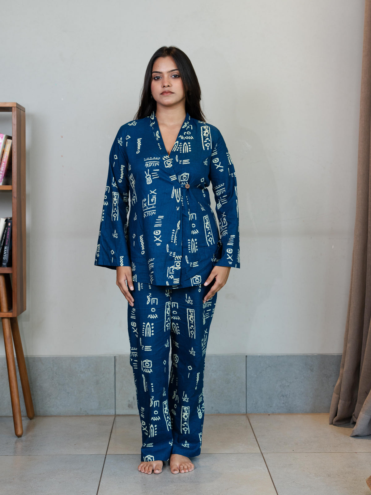 Women's Ethnic Printed Co-Ord Set with V-Neck Top & Straight-Fit Pants