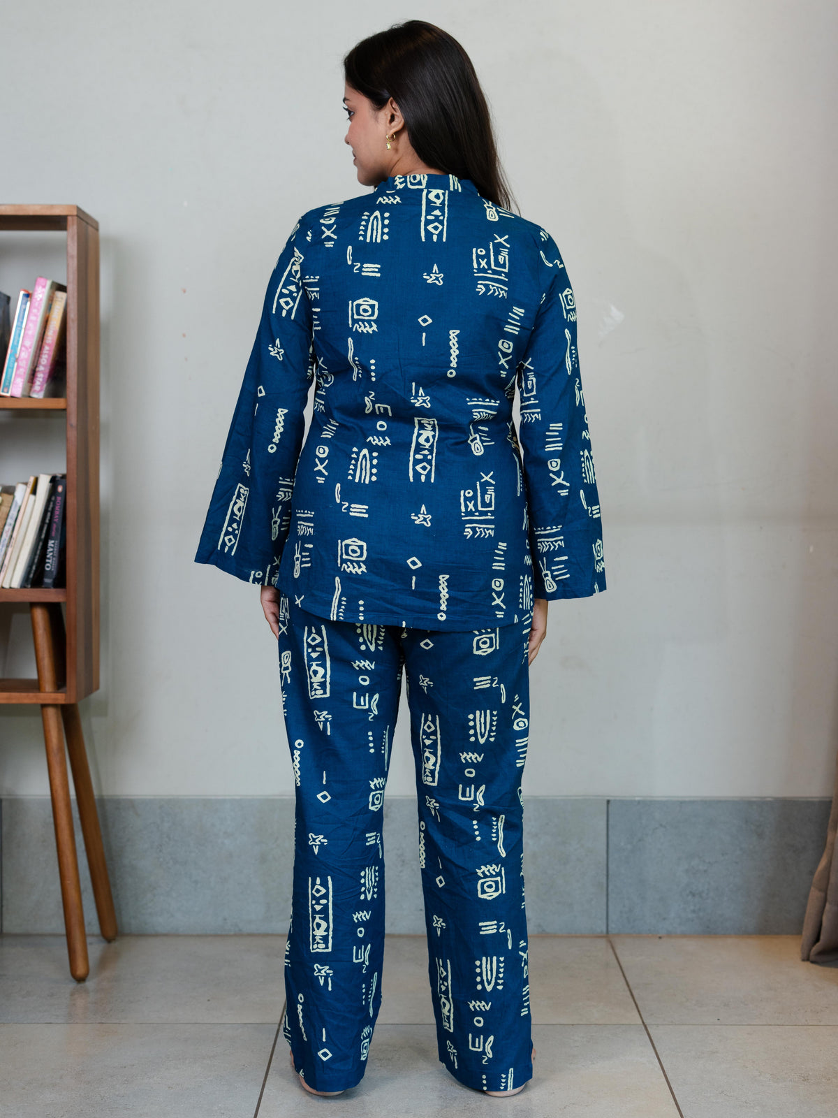 Women's Ethnic Printed Co-Ord Set with V-Neck Top & Straight-Fit Pants