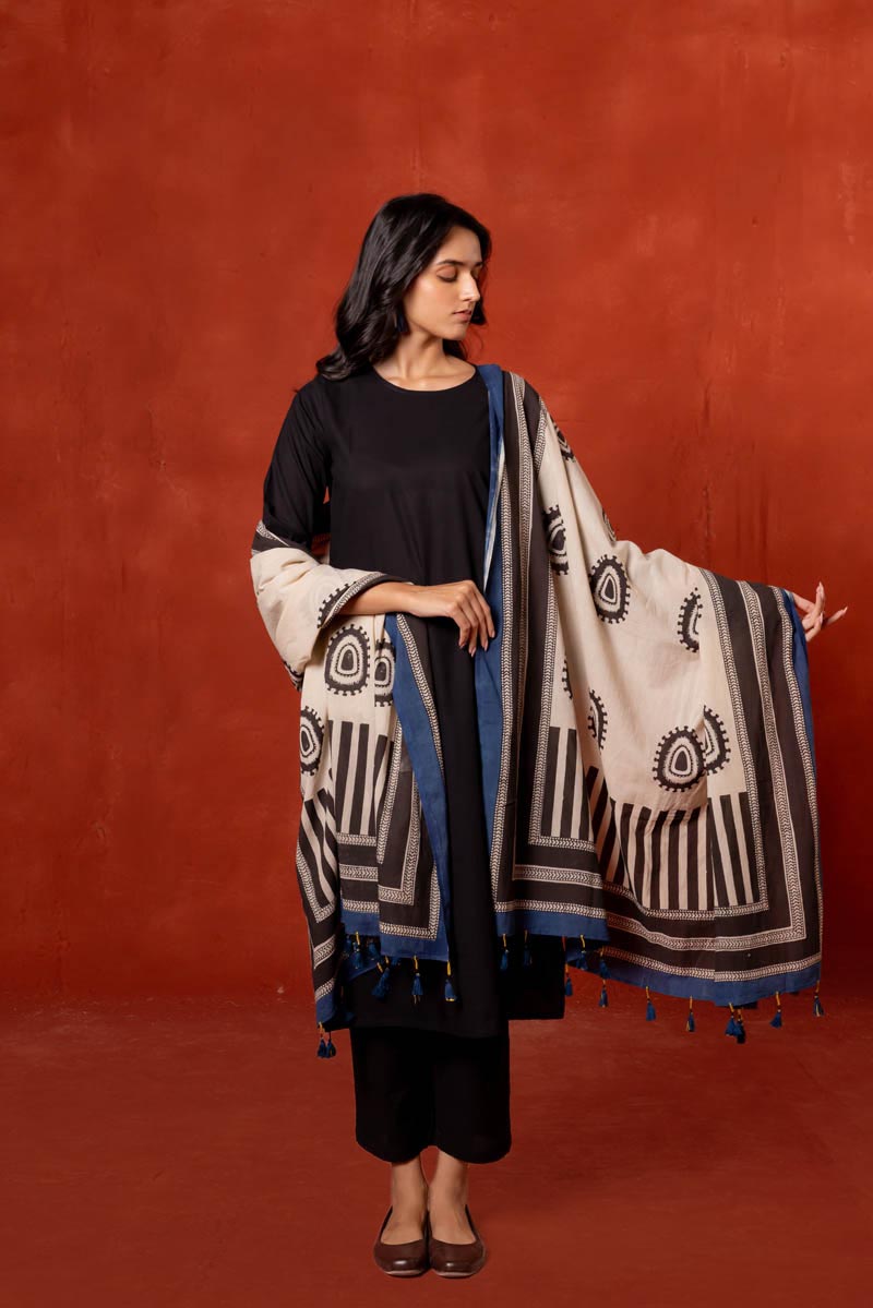 Set of 3 - Kurta, Dupatta & Pants - Asa 09