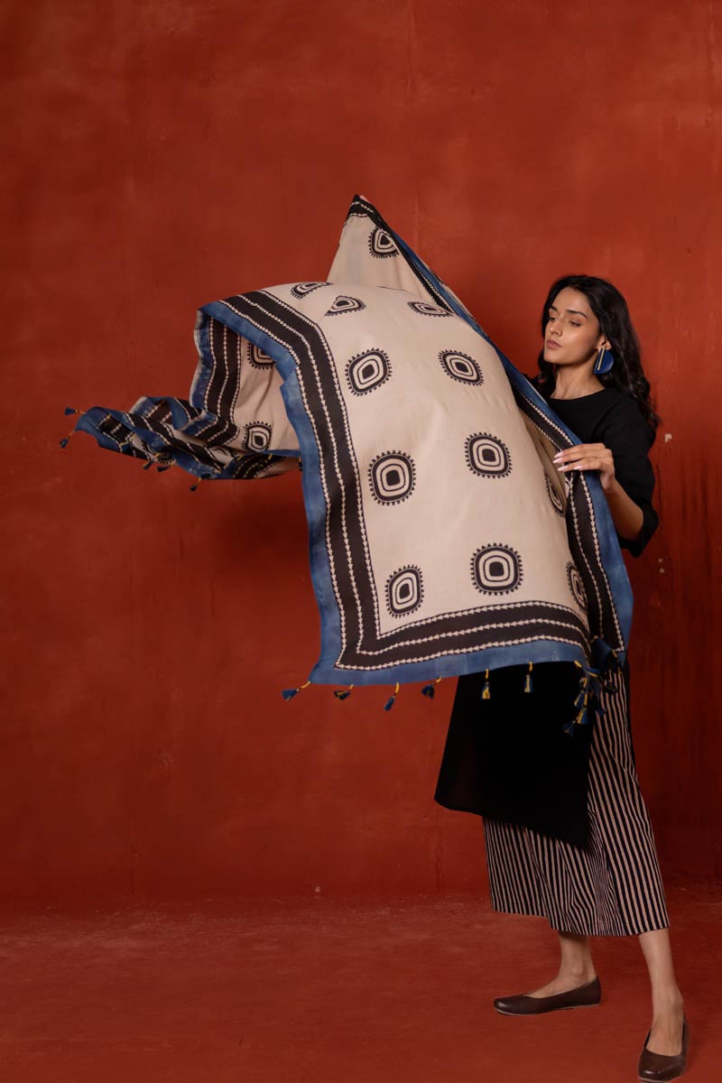 Set of 3 - Kurta, Dupatta & Culotte - Asa 08