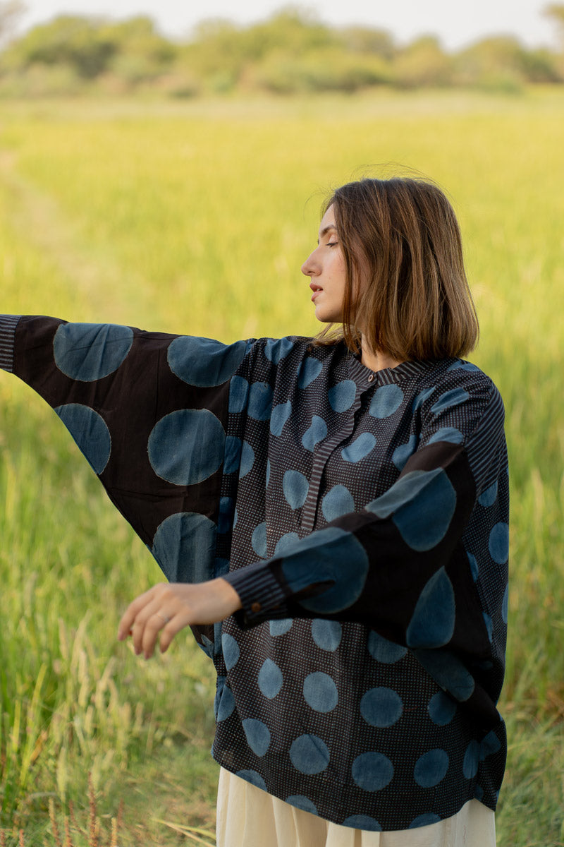 Freesize Anti-fit Top - Black & Indigo Dots