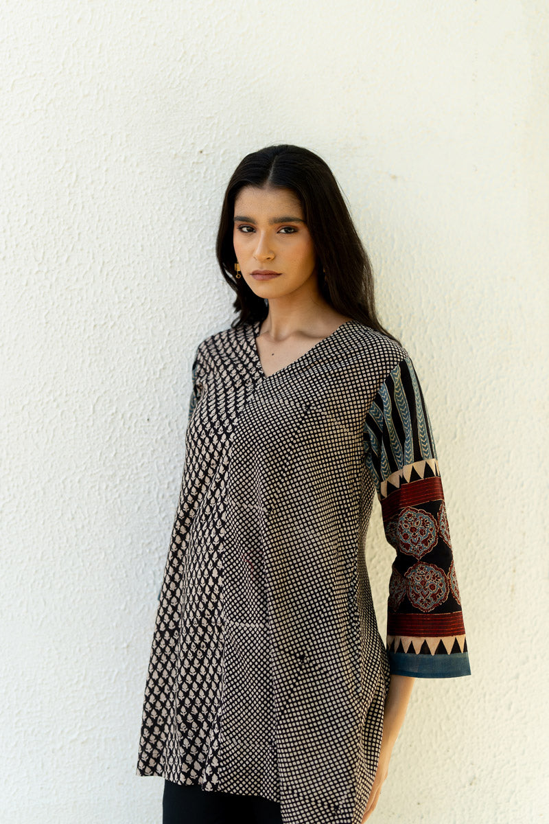 V Neck Tunic - Oni Black